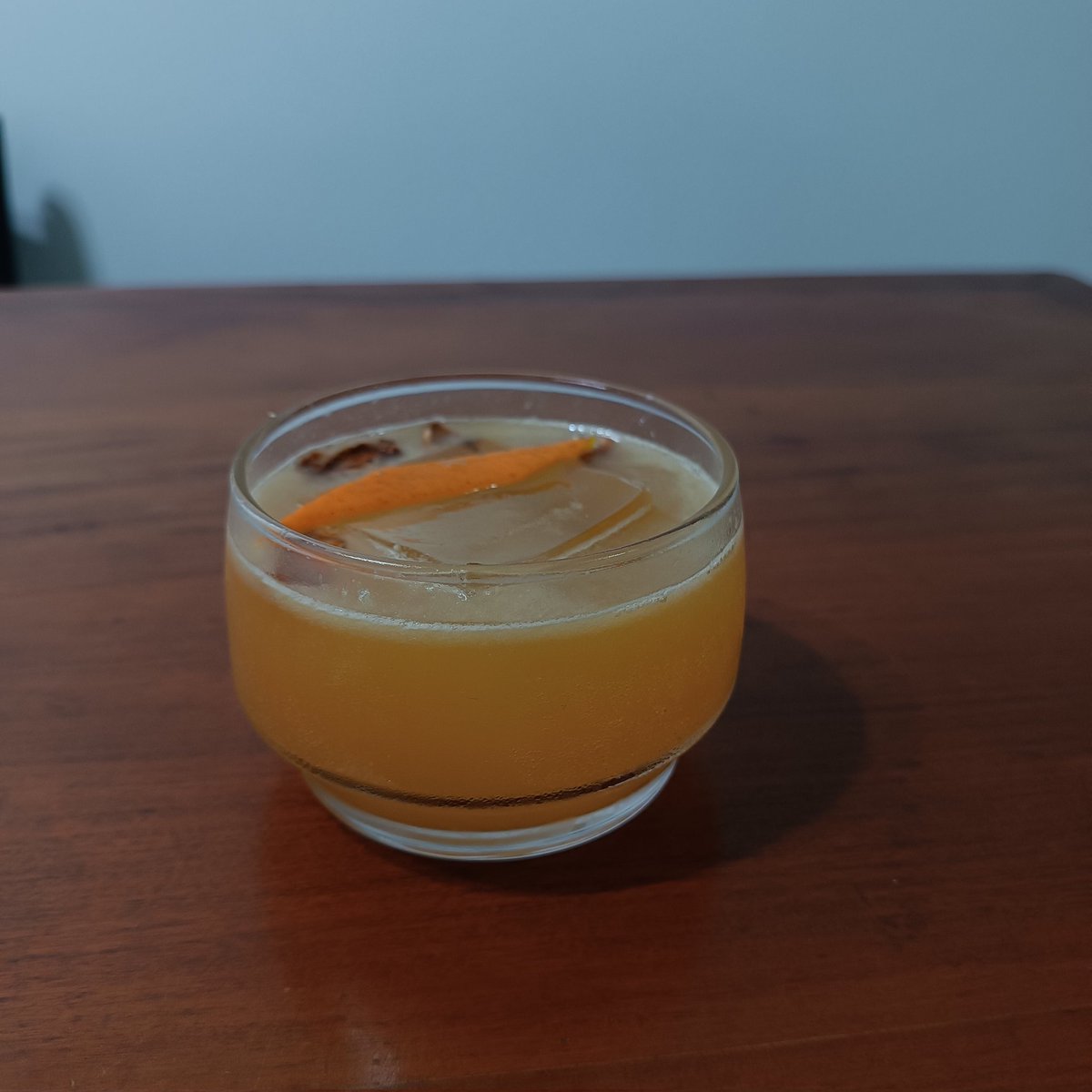 JustAnotherTA's tweet image. Receita simples - EasyWay
Ingredientes:
 - 25 ml de vinho branco
 - 25 ml de gin
 - 25 ml de chá de limão com chá preto
 - 50 ml de suco de laranja
 - gengibre (a gosto)
 -10 ml de Licor de laranja