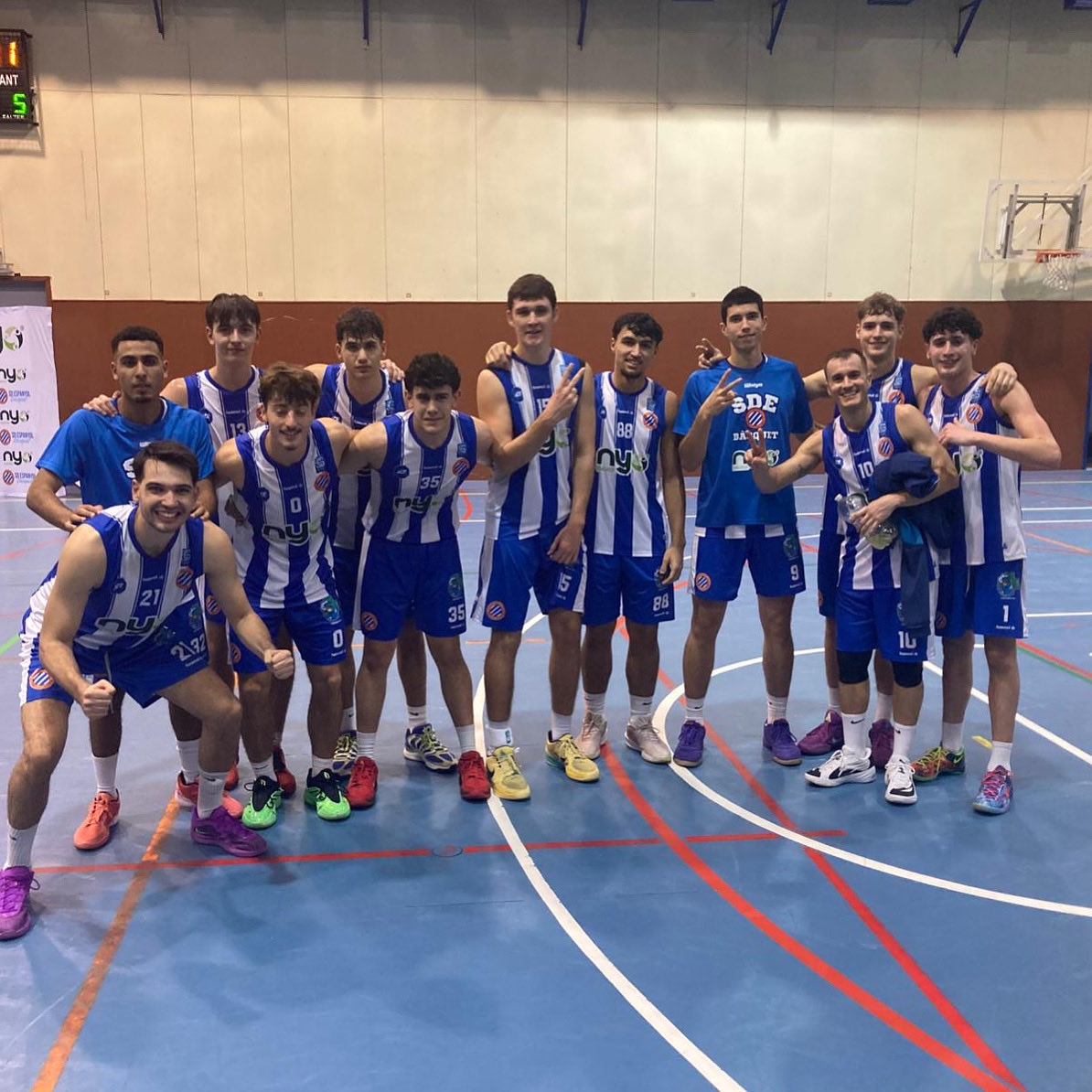 SDEspanyol_BQ's tweet photo. 📸 Aquestes són les fotos que mai ens cansem de veure!

 🤍💙 https://t.co/oBJL9ZoQmz