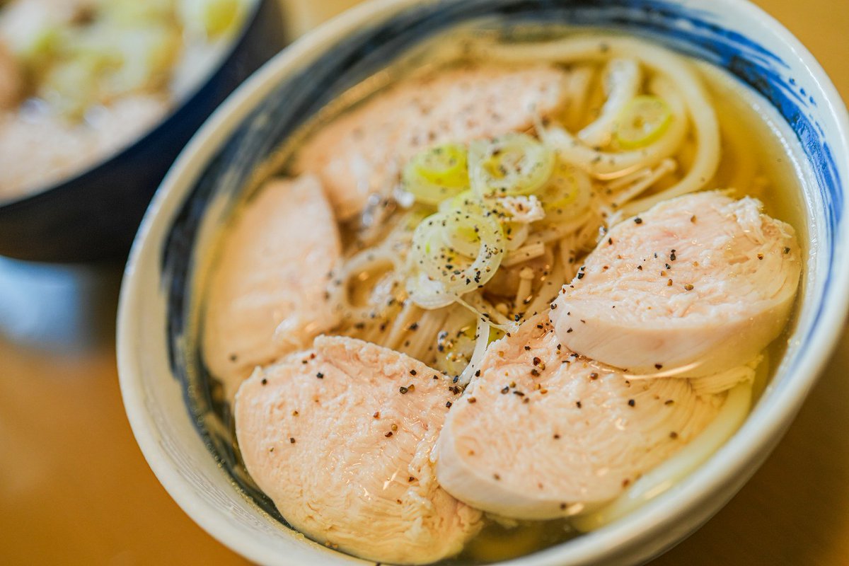 先週から遊びに来ていた娘夫婦と孫が昨日帰ったので日常が戻りつつもどこか寂しい日曜日。そして今日のお昼ご飯は自家製胸肉ハムとエノキダケのうどん・二人分で税込み550円ｗｗｗ