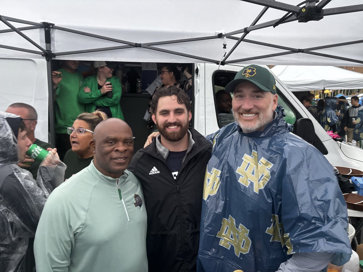 Love <a href="/HoltzHeroes/">Holtz's Heroes Foundation</a> and how they keep our family connected with the Irish!  

Love thee ☘️🏈