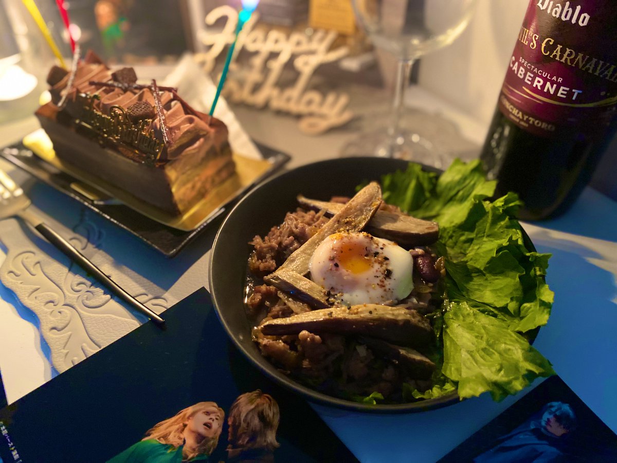 takamichu's tweet image. 姫谷ーーーっ!!
今年も遅れてごめんよーー!!
昨夜早めに帰るつもりが結構飲んじゃったんだよー!!
10/18
誕生日おめでとう!!
ベル・アメールのケーキ🎂と
忘れちゃいけない
ひき肉とナスの炒め物🍆✨
#スプステ