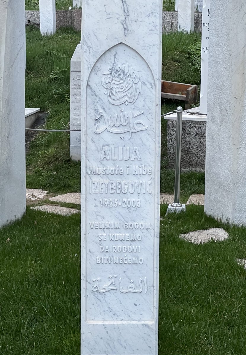 "Ey teslimiyet, senin adın İslam'dır."
#Aliyaİzzetbegoviç
Rahmetle...