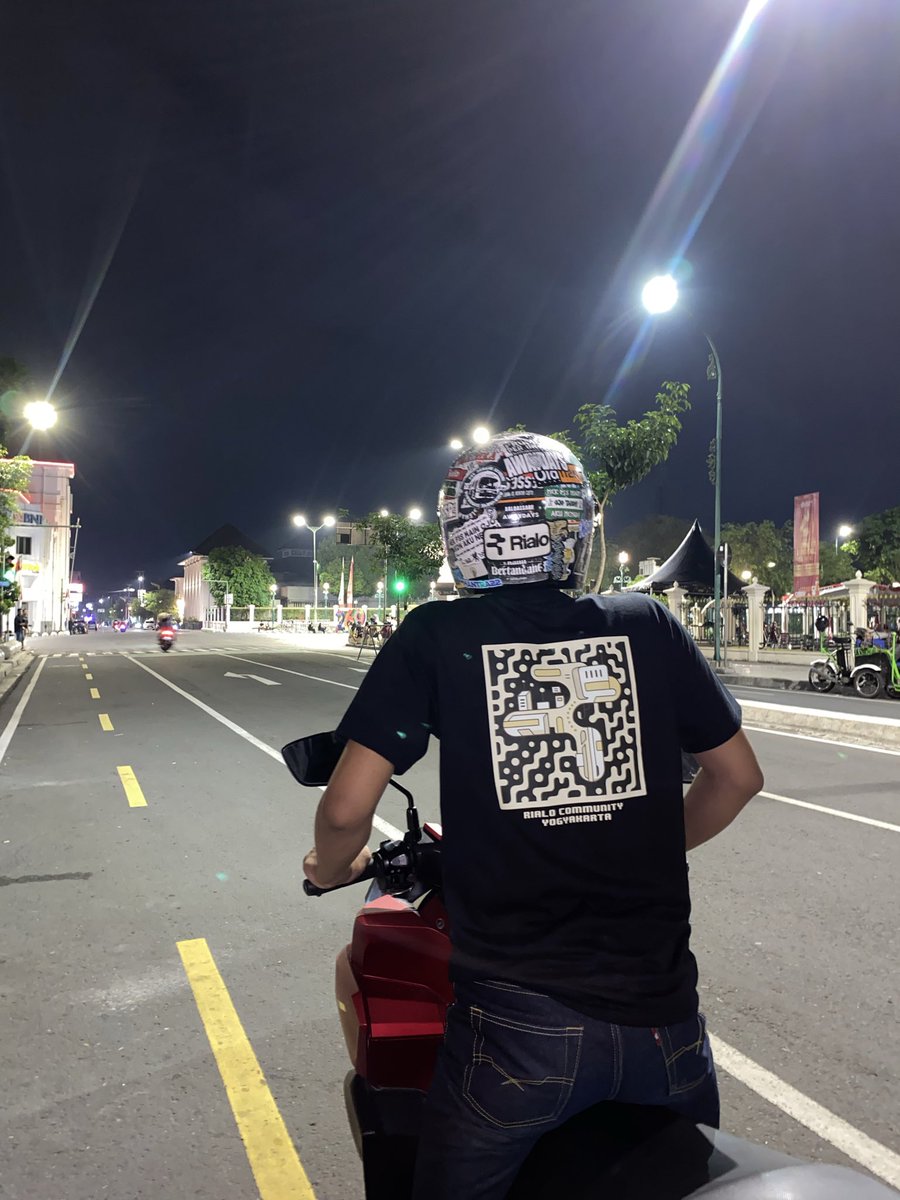 ivandarang's tweet image. This is a dope outfit for hangin’ out and my weapon to build Rialo
- Rialo Community Yogyakarta ( Indonesia )
@RialoHQ #RialoHQ #Web3Community #Web2 #RialoIndonesia