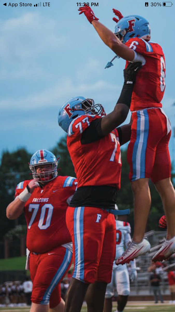 God got me covered 💯💯🏈🏈 LT Ashton Thompson #77