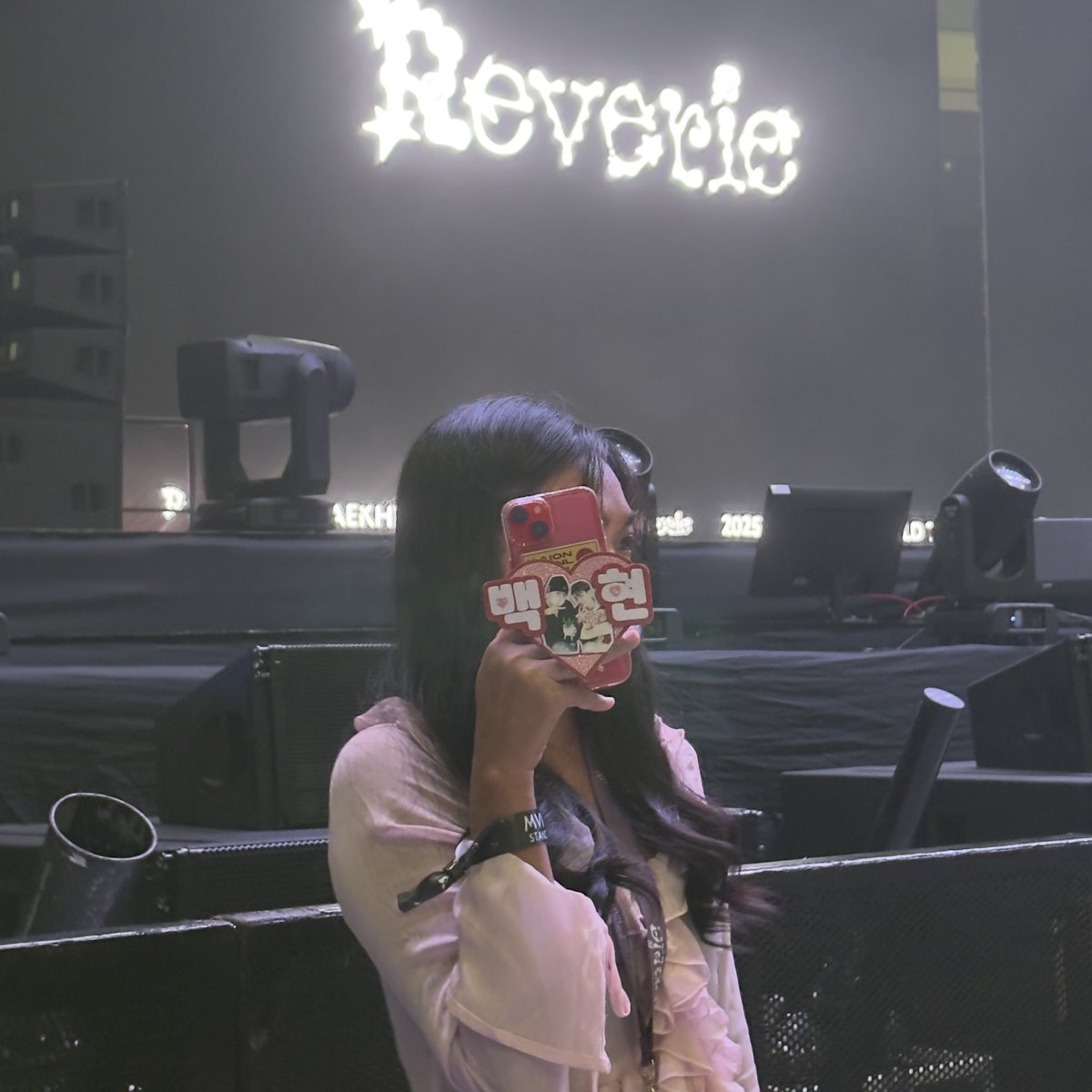 CHANBAEKIST!!!!! CHANBAEK NATION!!!!!! 😭💙

Aside from Baekhyun noticing my banner… this is my phone’s griptok 🤭😁

#BAEKHYUN #백현 #Reverie #ReverieTour #ReverieMANILA #chanbaek