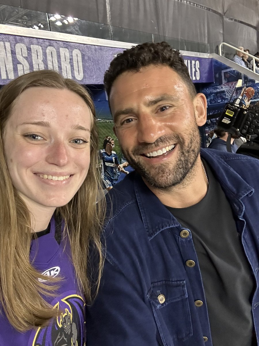 LinBellRoo's tweet image. Small world!
 @GSOGargoyles @BizNasty2point0