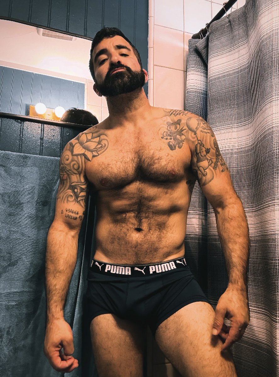 RandomAssDude86's tweet image. 🇮🇹Staying in on Saturday night 🇵🇷
Yea please 👀