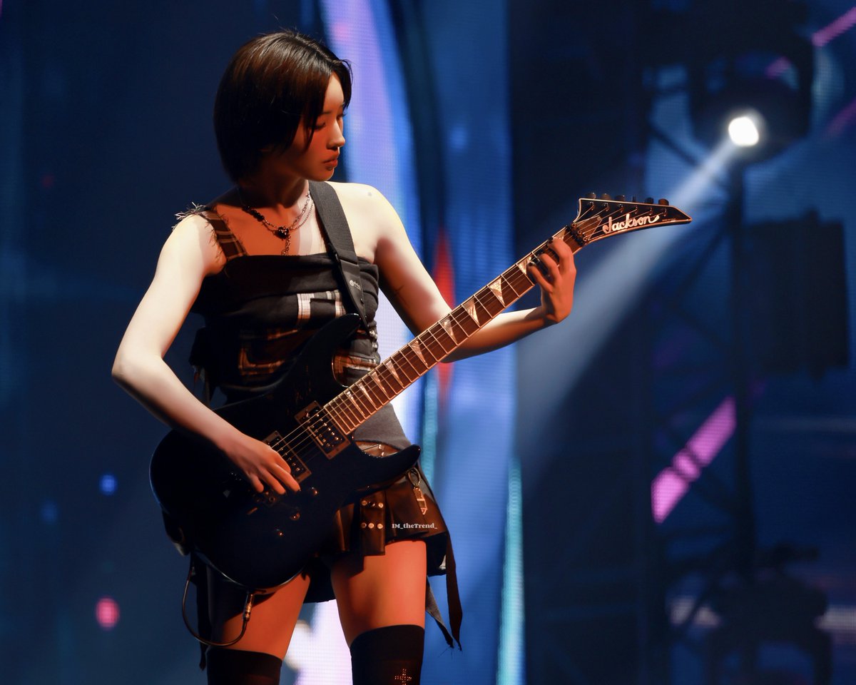 IM_theTrend_'s tweet image. 20251018 i-dle first japan tour [逢い-dle] in Kobe
🎸🔥

#아이들 #IDLE #GIDLE #アイドゥル니
#SOYEON #소연