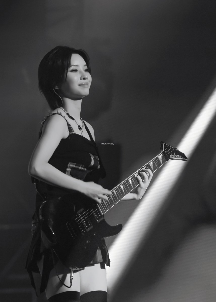 IM_theTrend_'s tweet image. 20251018 i-dle first japan tour [逢い-dle] in Kobe
🎸🔥

#아이들 #IDLE #GIDLE #アイドゥル니
#SOYEON #소연