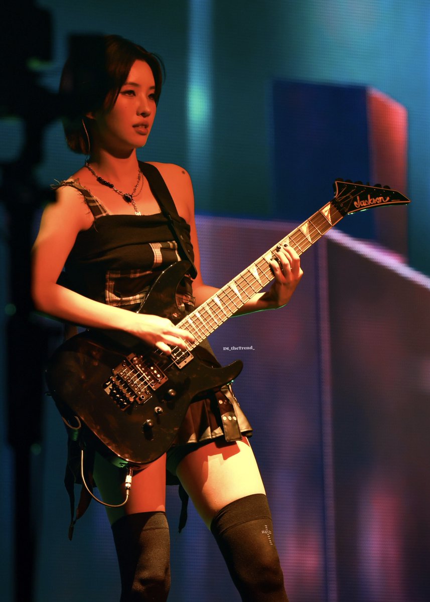 IM_theTrend_'s tweet image. 20251018 i-dle first japan tour [逢い-dle] in Kobe
🎸🔥

#아이들 #IDLE #GIDLE #アイドゥル니
#SOYEON #소연