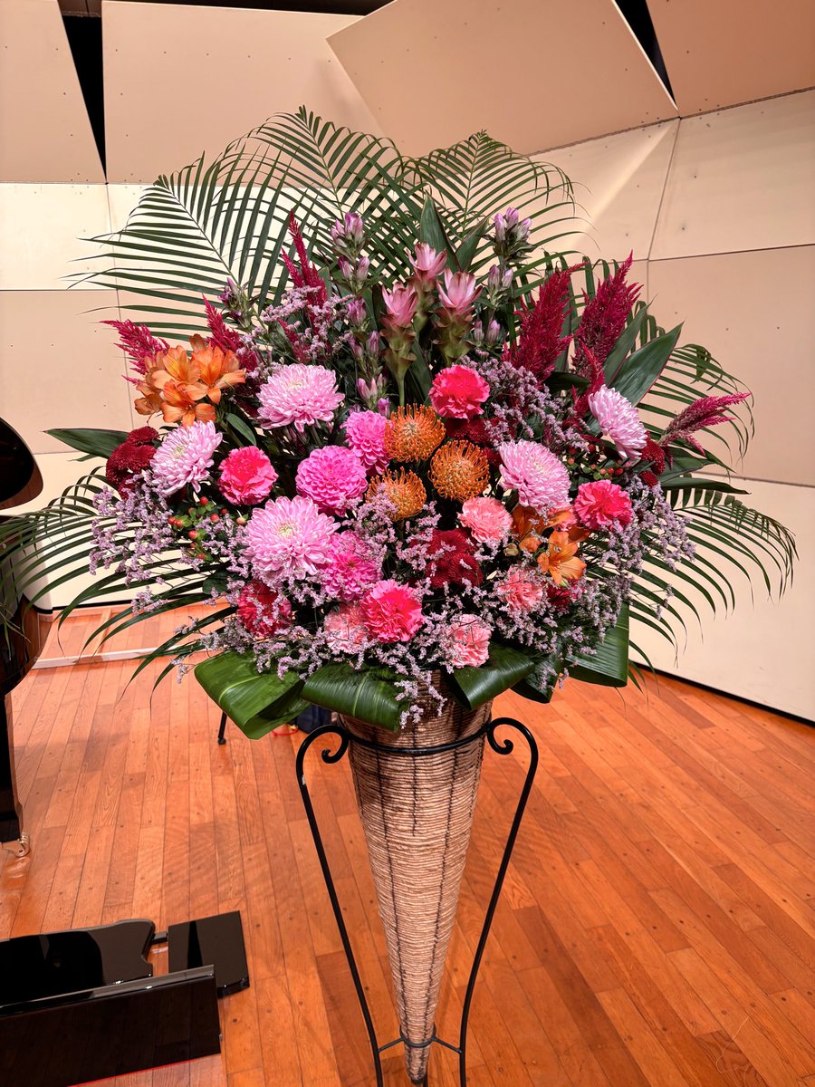 船橋市勤労市民センターで行われた伊藤楽器様のピアノ発表会用にスタンド花をお届けしました✨