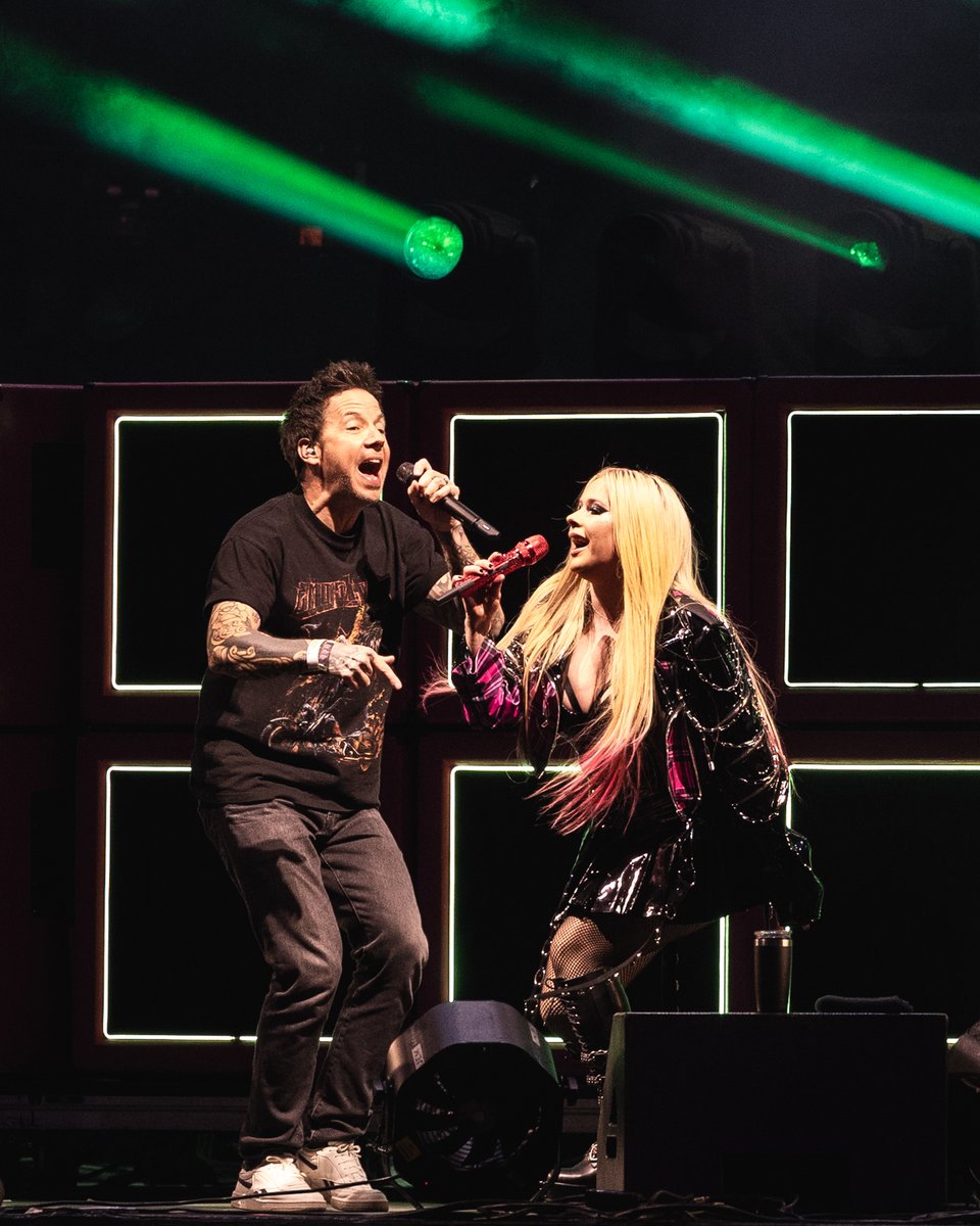 Rock Sound tweet media