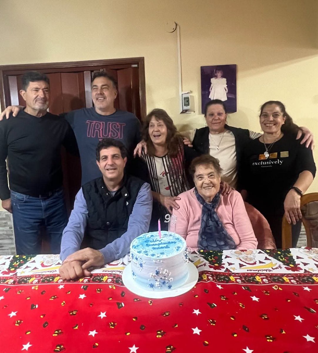 Gracias por haberme dado la vida, por enseñarme el camino, por apoyarme siempre, Feliz Día Mamá!!!