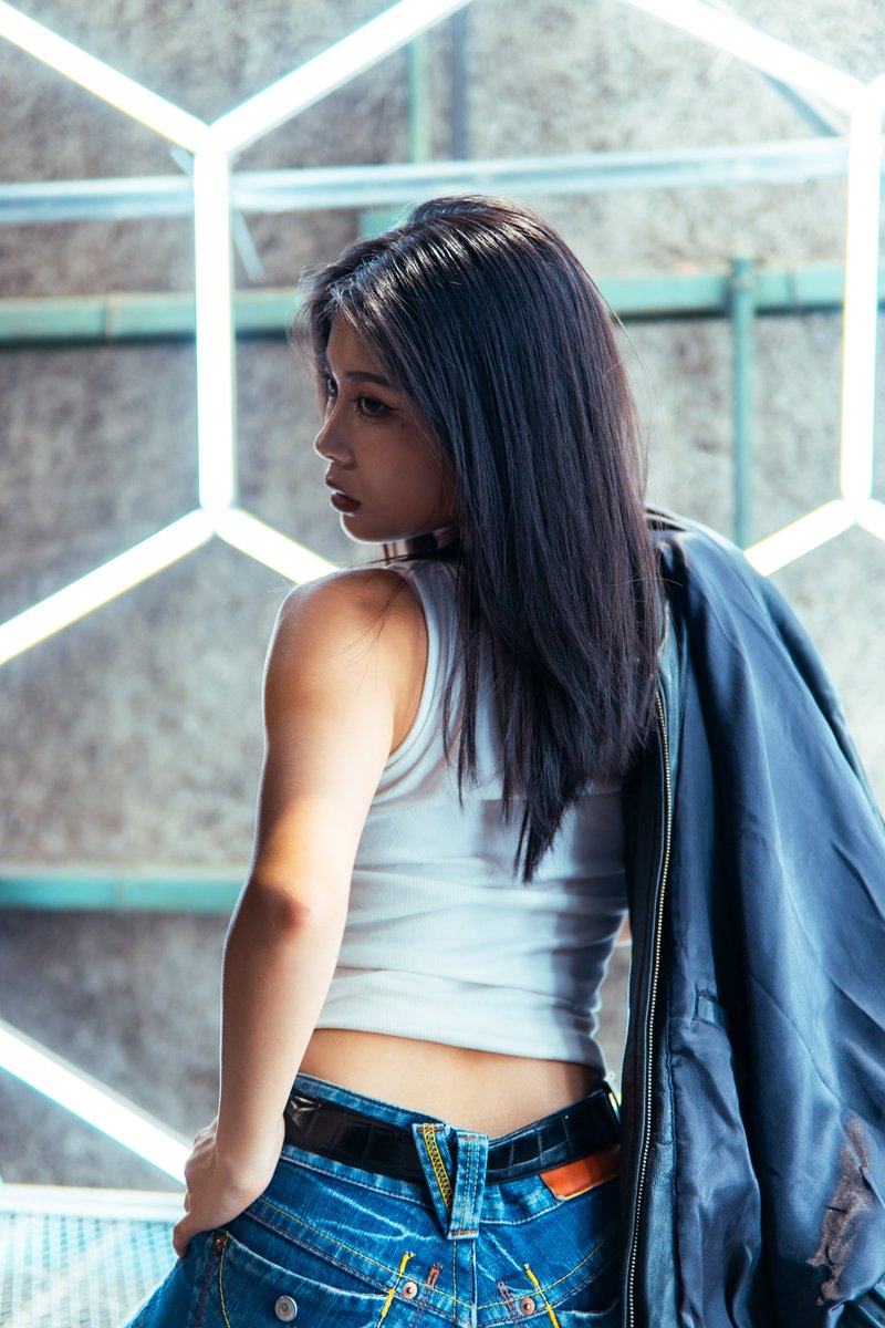 tatyu5853's tweet image. 「幾何学の檻、風に揺れる髪と横顔」

model:Mari
@mari_PHOTOMO 

#ネオンアート #urbanportrait #geometricdesign #streetstyle #sideprofile #네온프레임 #도시감성