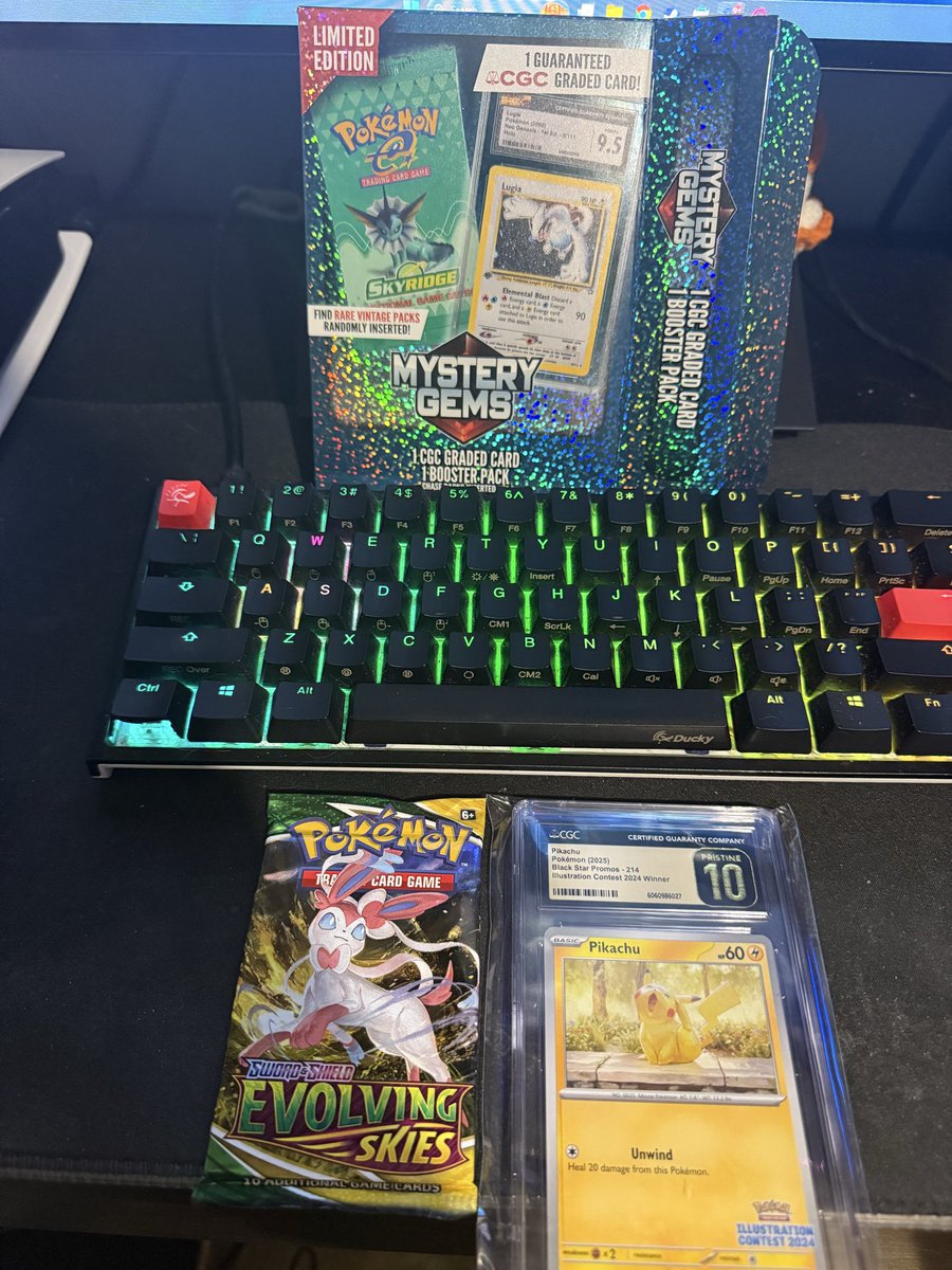 whickedarkness's tweet photo. My first mystery gem box pretty happy with the outcome 😊😊 https://t.co/yhXRmLInEo