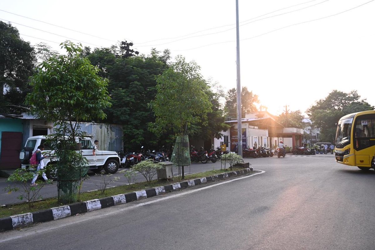 bmcbbsr's tweet photo. Morning vibes !
The city roads are clean and green — reflecting the freshness of Bhubaneswar!
#SwachhBhubaneswar #CleanGreenCity https://t.co/HdbF00gKNG