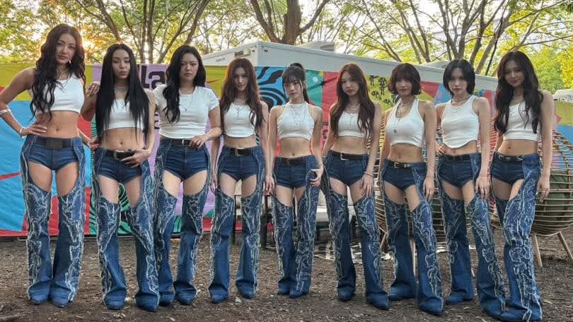 twicestreaming_'s tweet image. ✨1 TWEET/RT = 1 VALID VOTE✨

I vote for #TWICE at #2025MAMAVOTE 🫧