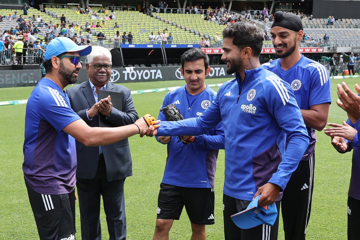A SPECIAL MOMENT FOR NKR - ODI Debut Cap from Ro. ❤️