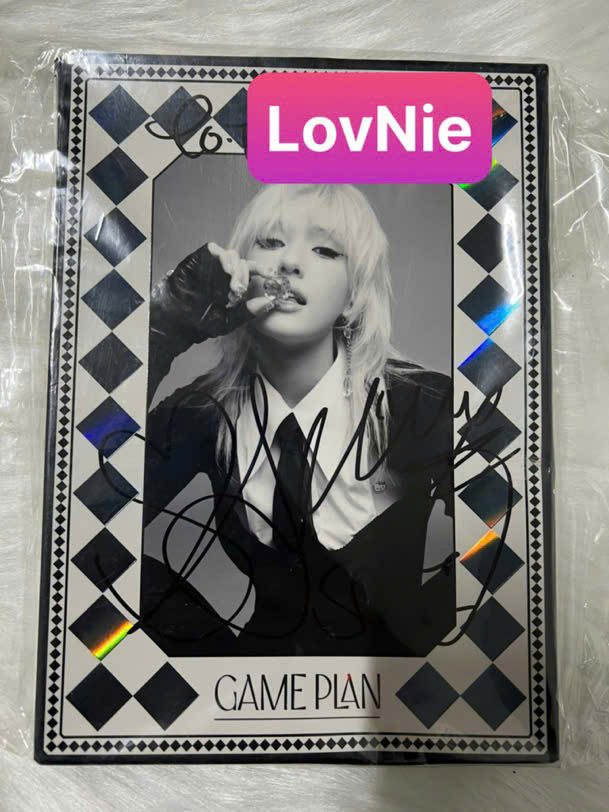 LovniePoca's tweet photo. 전소미 양도 포토카드 포카 wts jeon somi signed album 사인 앨범
Each 3.0

dm please ~ shipping 0.5 https://t.co/g68n33L1Q0