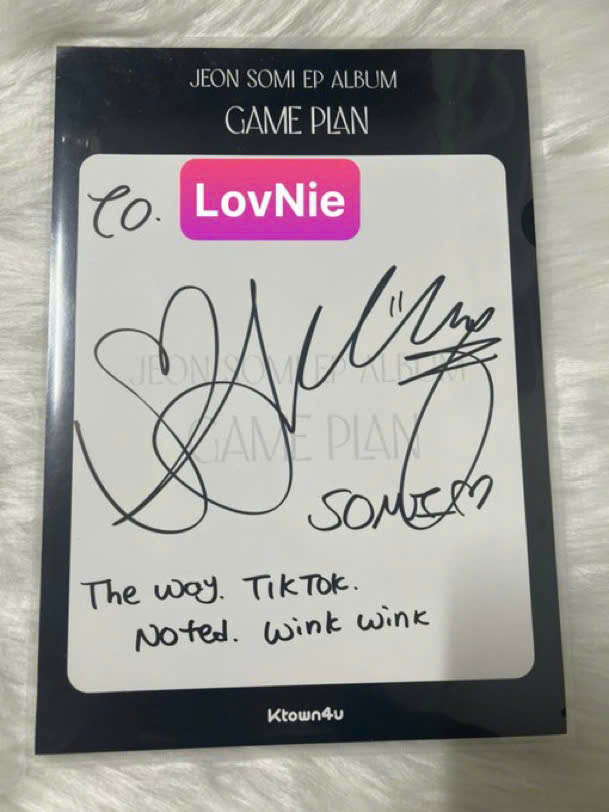 LovniePoca's tweet photo. 전소미 양도 포토카드 포카 wts jeon somi signed album 사인 앨범
Each 3.0

dm please ~ shipping 0.5 https://t.co/g68n33L1Q0
