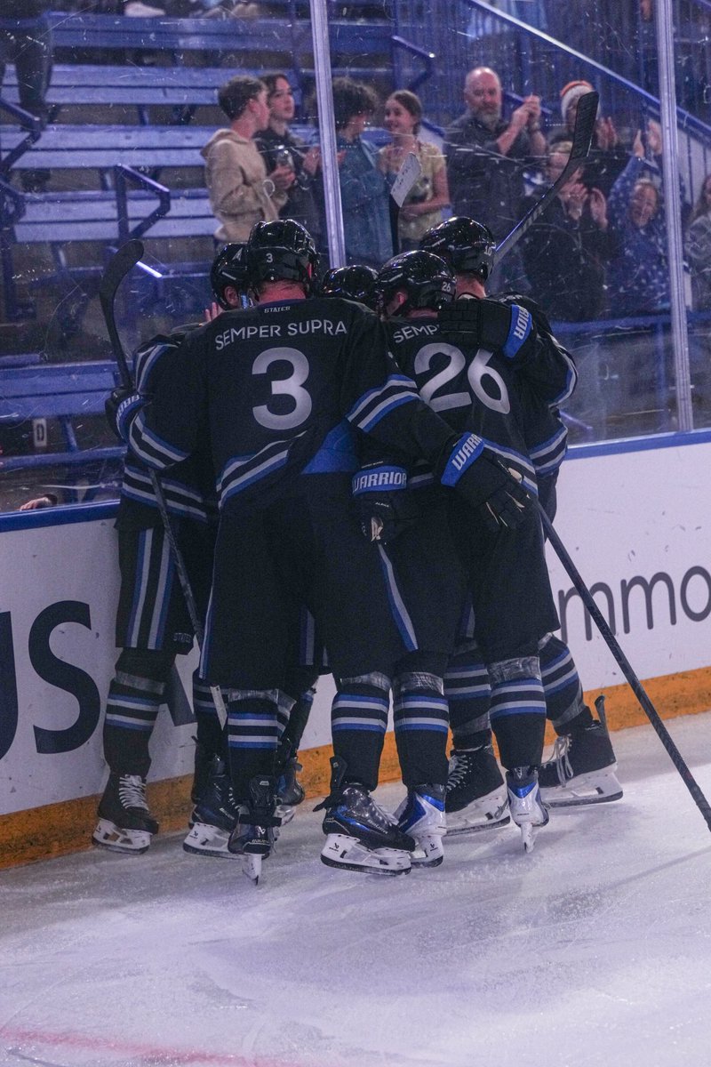 Dawson extends the lead with his second of the night 💪

Falcons - 3 │ St. Thomas - 1