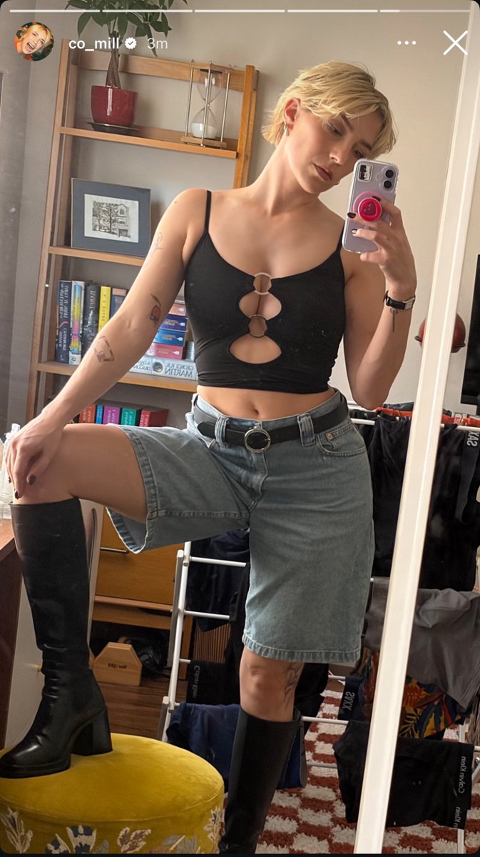 Courtney stuns in new mirror selfie on Instagram story
