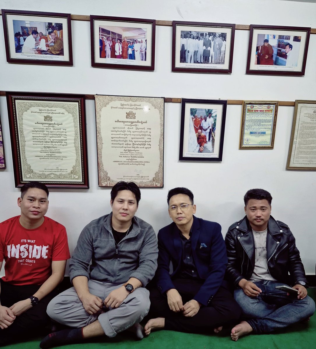 dharmajeetchak's tweet image. I went to visit at our Chakma&apos;s traditional way of Kathina Robe Weaving Ceremony last night but unfortunately today I don&apos;t get holiday to attend main Kathina Robe Offering Ceremony today at Mahabodhi Society, Bangaluru.
May all beings be well and happy.
Sadhu! Sadhu! Sadhu! 🙏