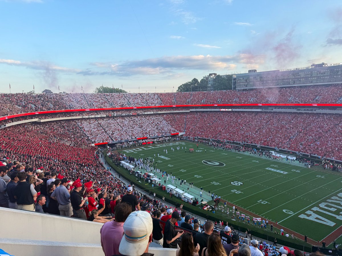 Shoutout to the CROWD in Sanford Stadium. Never faltered. Grinded it out on every single play with the team. #GoDawgs🔴⚪️⚫️