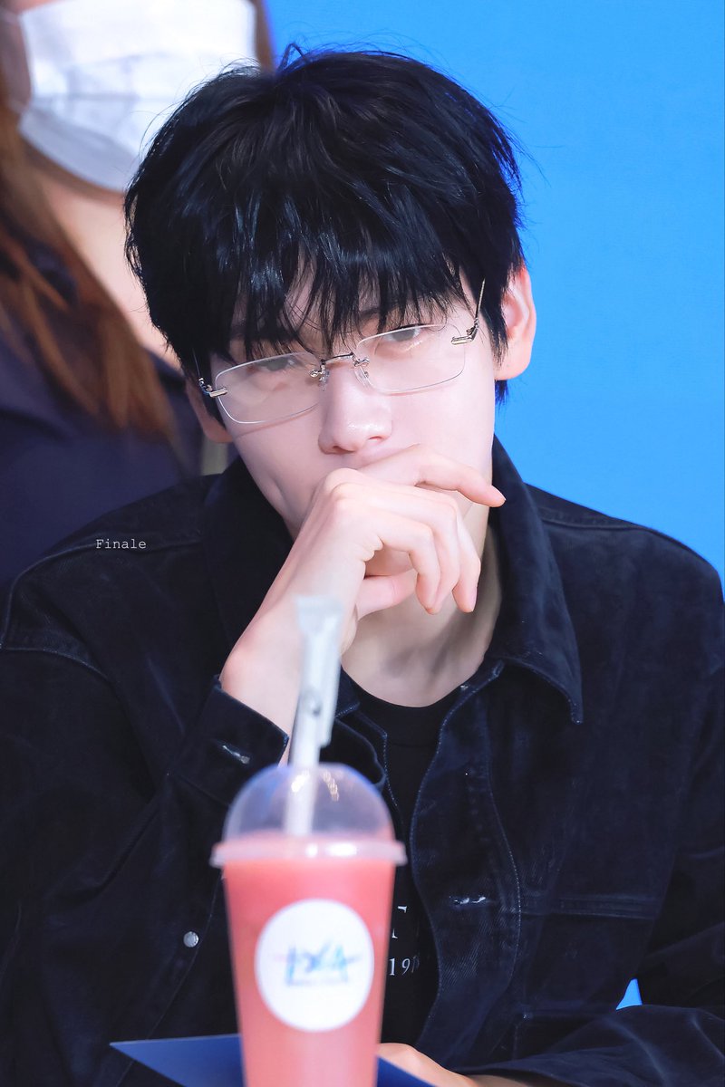 csbshour's tweet image. 