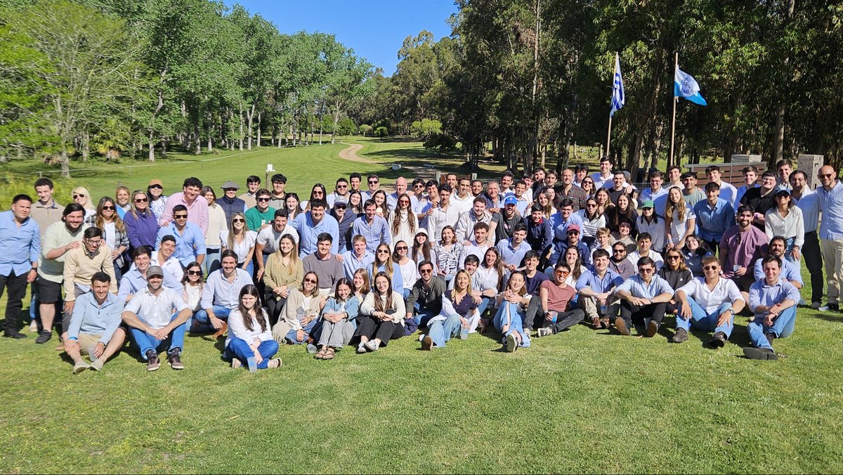 En un muy lindo encuentro de la Juventud 404 en La Floresta junto a <a href="/MartinLemaUy/">Martin Lema</a> . Un camino que se nutre de aportes, alegría y trabajo en equipo