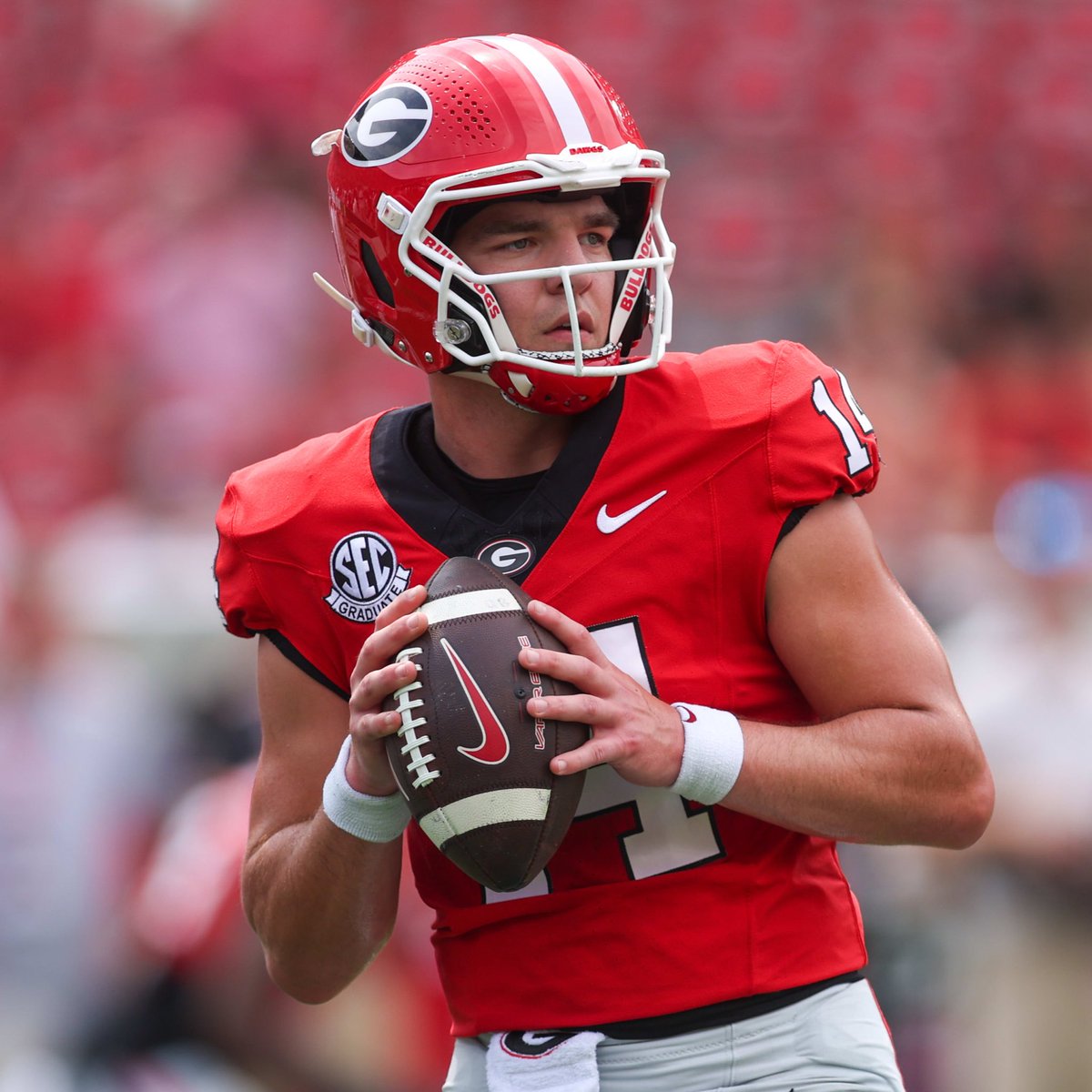 CFBReport's tweet photo. Gunner Stockton vs. #5 Ole Miss:

🐶 26/31
🐶 289 Pass Yards
🐶 5 TDs
🐶 59 Rush Yards

Looks like Georgia upgraded at QB 🔥 https://t.co/JBA9290s8m