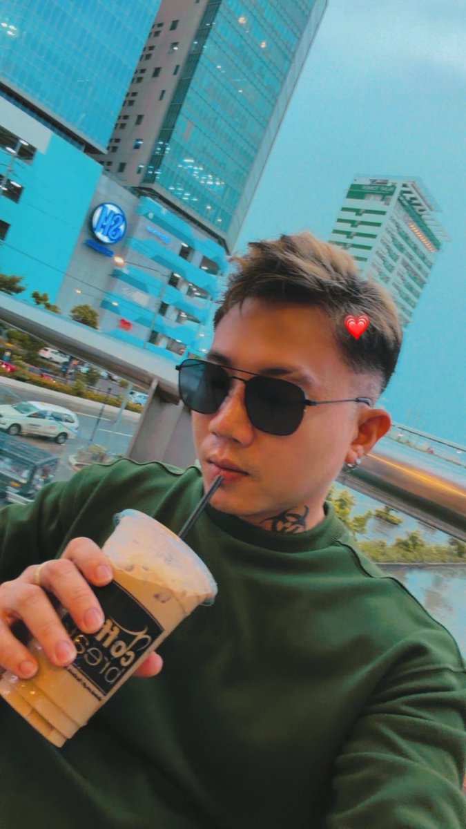 dary08168940's tweet image. Yesterday’s mood hits different. 🌧️✨ Cold rain. Iced coffee. Quiet night.
Simple things, best feeling. 💙🌧️
#EveningVibes #RelaxAndUnwind