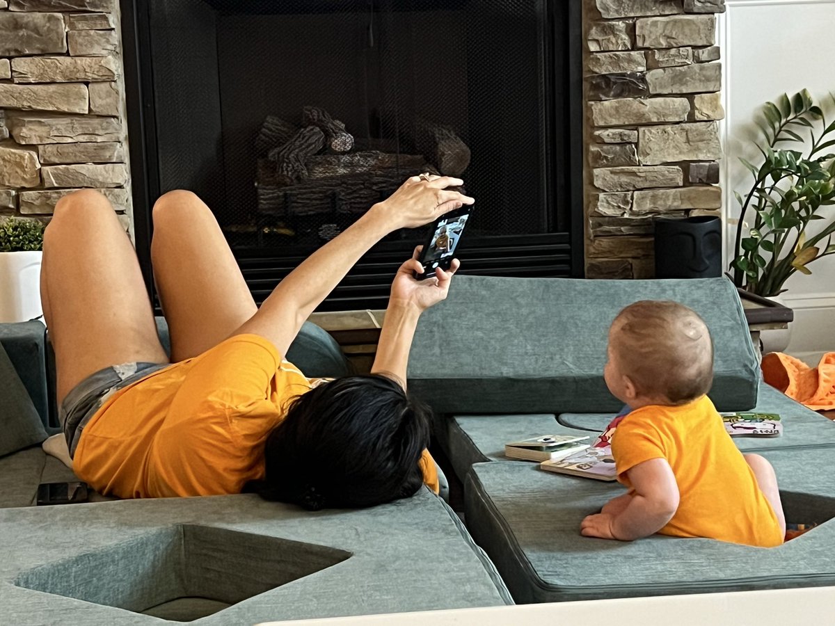 AlanCavanna's tweet image. Last year, on the third Saturday in October, the hospital called. It was time to come in and have a baby. 

@DianneG said “we’re waiting until the game is over” 😎

Now, one year later, baby Z is getting ready for the big game 🧡🧡

#VFL #GBO #BeatBama