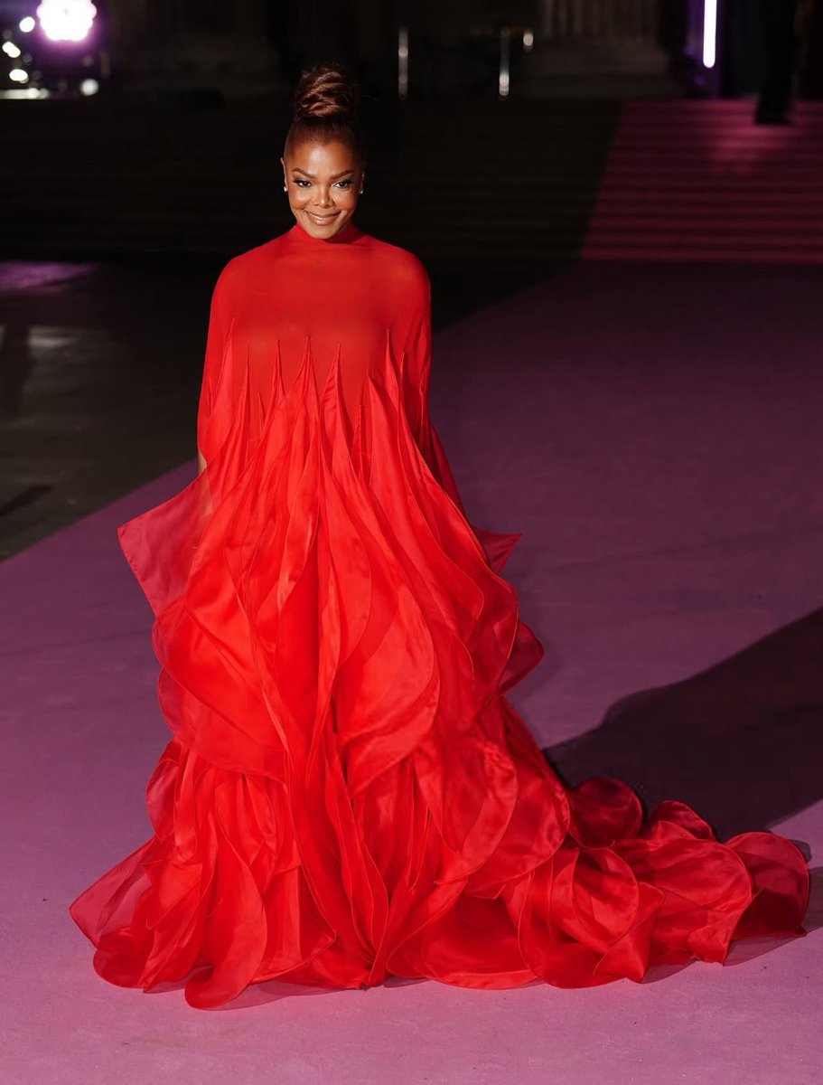 Wow, Janet Jackson looks RADIANT at The British Museum Ball wearing Stephane Rolland FW25 Couture!❤️‍🔥🇬🇧