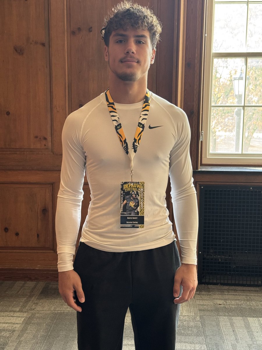 Had a great Game day visit <a href="/DePauwTigersFB/">DePauw Football</a> thank you <a href="/CoachDHyatt/">Dylan Hyatt</a> for the invite!!

<a href="/qbdietz/">Brett Dietz</a> <a href="/DCHawkFootball/">DCHS Football</a>