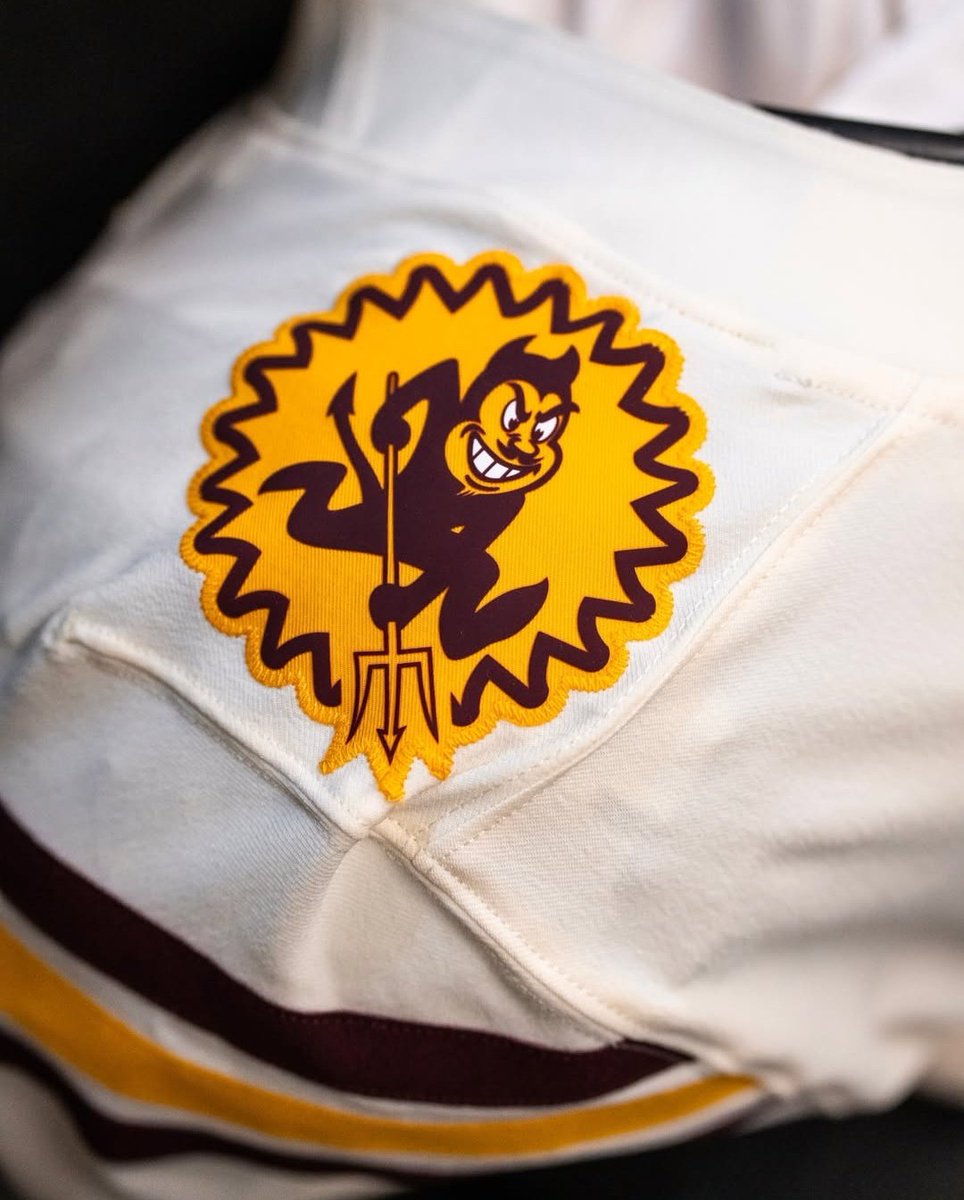 Love the Sparky shoulder patch on Arizona State's 1975 throwbacks.