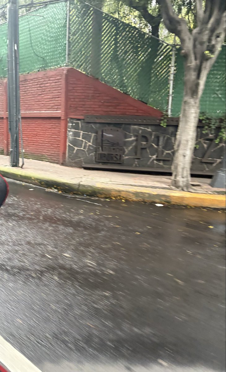 bec__09's tweet image. Se reporta fuga de agua en Avenida San Fernando dirección Insurgentes, a la salida de plaza Cuicuilco. @TlalpanVecinos @TlalpanAl @TorielloGuerra_ @SEGIAGUA @CESACT