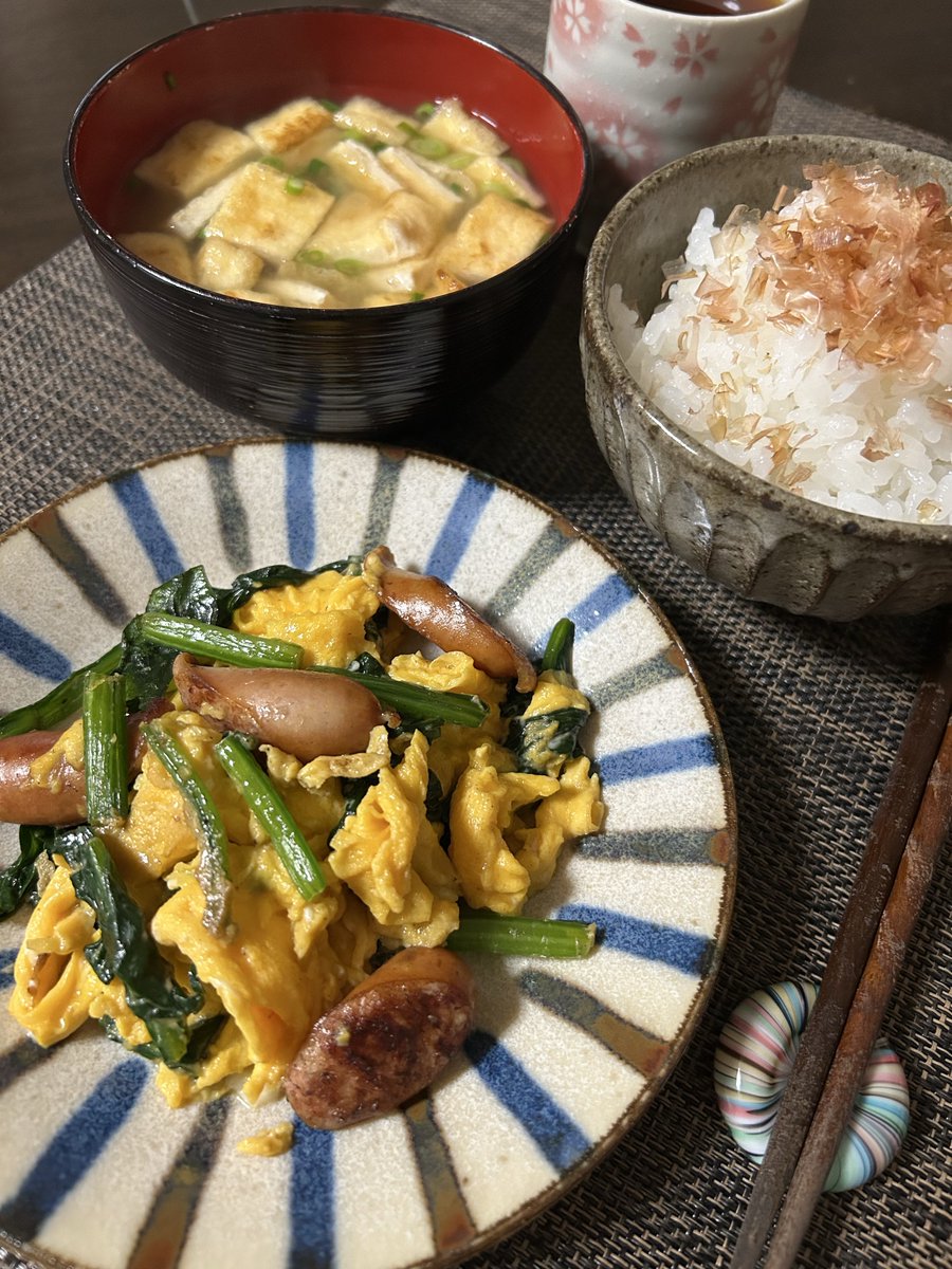 Good morning friends.

Today is Sunday, but I’m not off today.

I have to go to Wakayama, Osaka and Nara for work.

I hope I can get home early.

Have a wonderful weekend everyone🍀

Today’s breakfast
“Stir Fried eggs spinach”
“Usuage miso soup”

#japanesefood 
#homecooking