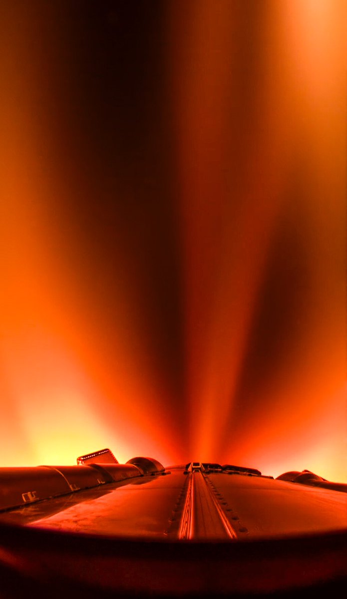 PallottaPedro's tweet image. PRECISANDO DE UM WALLPAPER NOVO?!
Não tem problema, pois a SpaceX soltou várias imagens do Starship 38 no espaço durante a sua 11° missão que vão deixar a sua área de trabalho muito mais bonita!