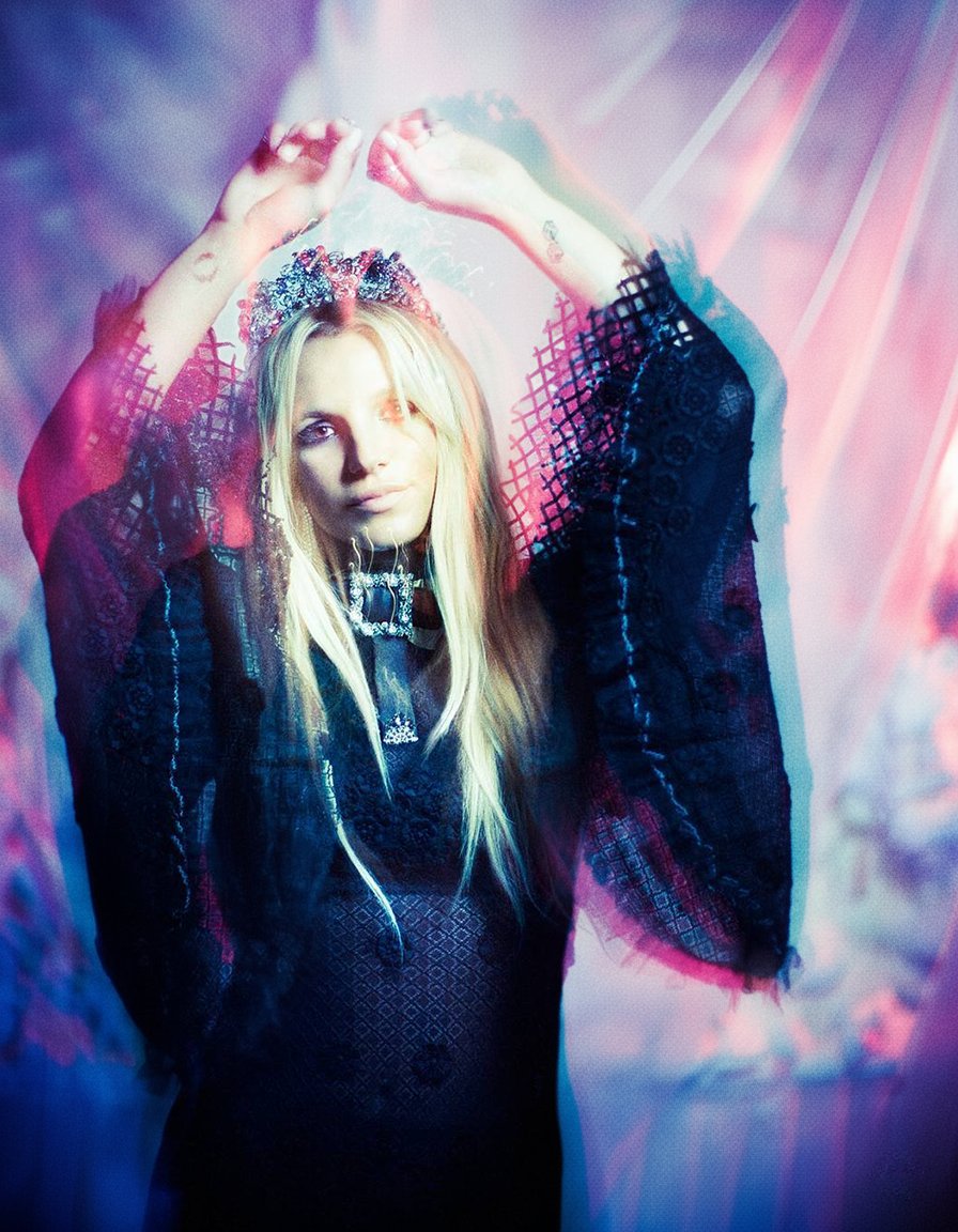 britneyonline_'s tweet photo. Queen @britneyspears by Ioulex for Flaunt magazine (2016)

Untagged HQ: https://t.co/DhUzTWnK7L https://t.co/C2Wh0Mc93i
