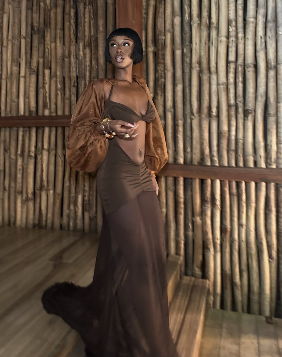 dolcedusei's tweet image. then become *her*