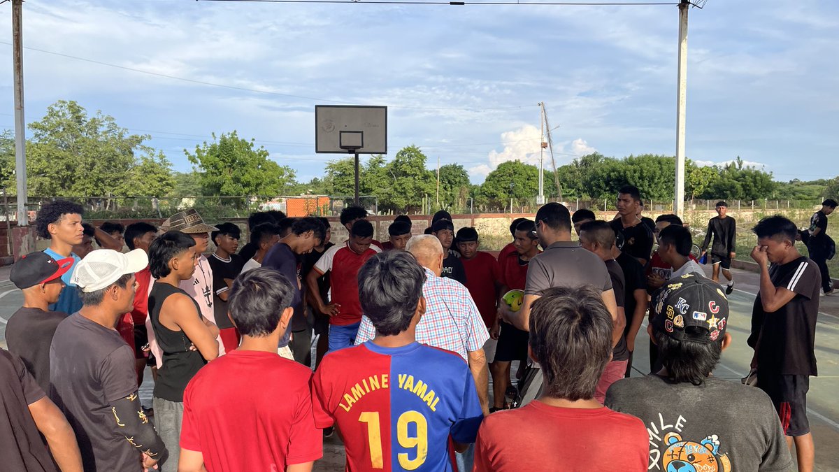 ¡La gente es mi equipo! Y juntos, seguimos apoyando cada iniciativa que sume por nuestra ciudad🫱🏼‍🫲🏽

Cuando fomentamos el deporte, también aumentamos la productividad, la energía y la sana convivencia en nuestros chamos.

#deporte #deporteparaniños #ᴍᴀʀᴀᴄᴀɪʙᴏ