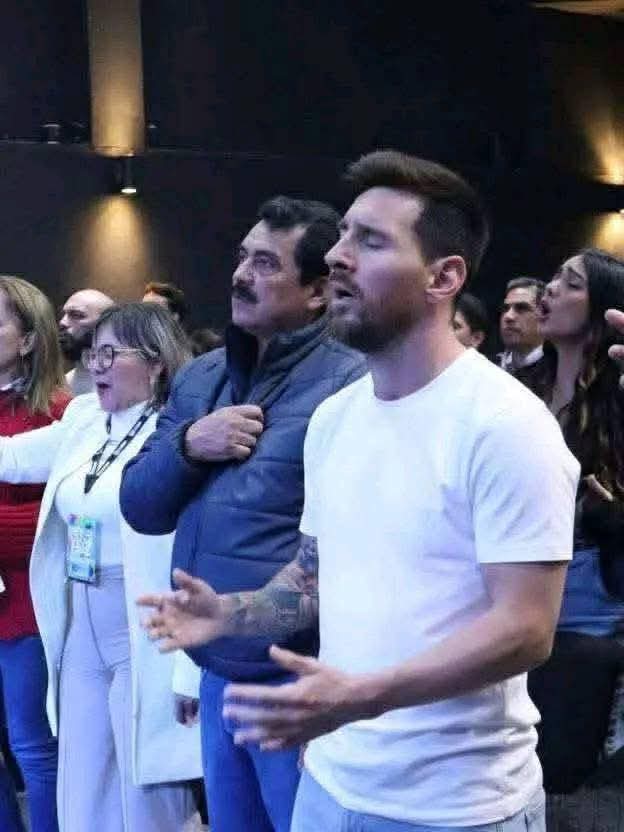 vdmempire's tweet image. Breaking News🚨
Leo Messi has received Jesus Christ as his lord and savior. He has vowed to acknowledge Christ and preach his words to the whole world .
Leo has EVERYTHING one can wish for but still couldn’t play with God . This is for you who think those who pray or…