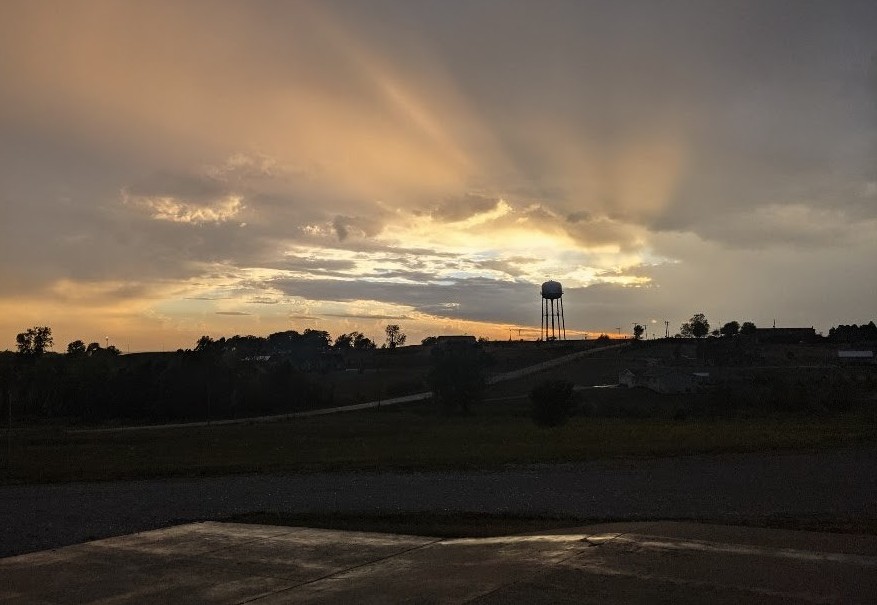 I walked out on my deck &amp; caught the sun setting &amp; thought to myself "I can't even imagine what heaven looks like" 

Hoping your day was blessed 💫