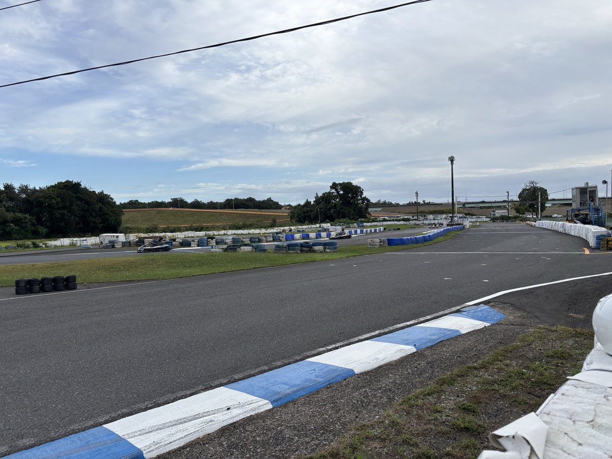 昨日はカートにチャレンジ。体に架かるGに、びっくらこきました。これはハマっちゃいそうだな〜。