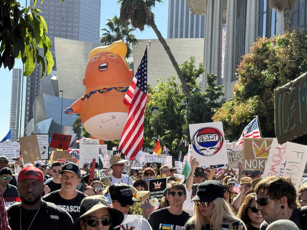 Today, the Los Angeles community is saying loud and clear: We have no kings in this country!

We’re here with thousands of fellow working families in DTLA who won’t stand for authoritarianism. 

#nokings #nokingslosangeles #nokingssocal #50501 <a href="/50501movement/">50501movement</a> @50501_socal