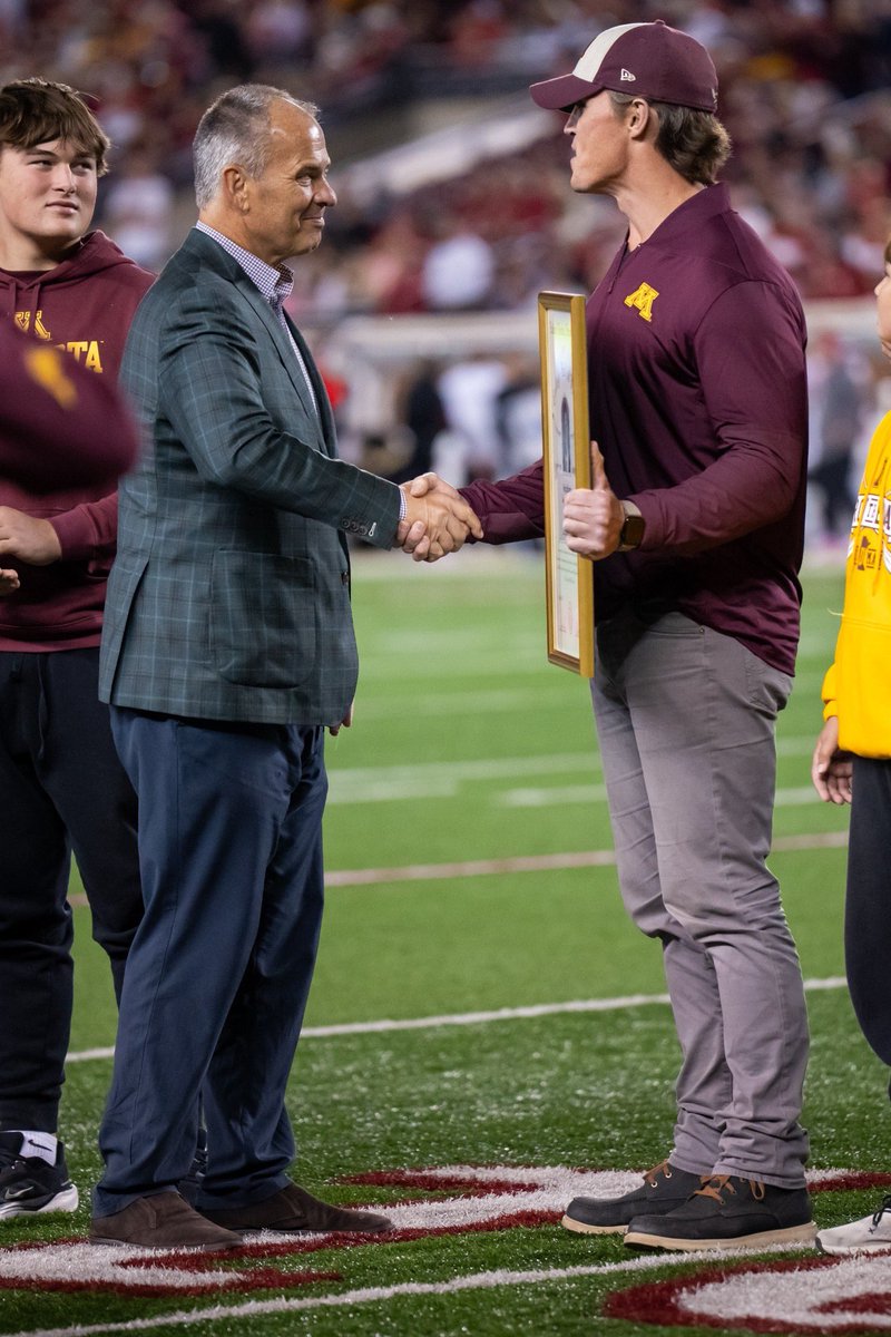 Minnesota Football (@gopherfootball) on Twitter photo Greg Eslinger. 🐐
What a night at HBS for our 2025 College Football Hall of Fame Class Member! 〽️ <a href="/cfbhall/">College Football Hall of Fame</a>
#RTB #SkiUMah #Gophers Greg Eslinger. 🐐
What a night at HBS for our 2025 College Football Hall of Fame Class Member! 〽️ <a href="/cfbhall/">College Football Hall of Fame</a>
#RTB #SkiUMah #Gophers