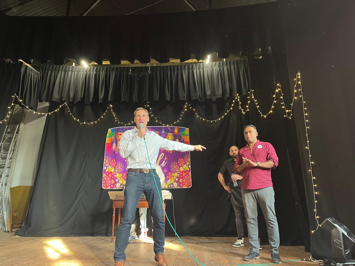 Happy Diwali to all! 🪔🎇
What an incredible celebration in Coulsdon this year🌟
Grateful for our amazing community and everyone who made it special.
With @JasonPerryCroydon @ChrisPhilpUK <a href="/CllrIanParker/">Ian Parker</a> <a href="/MargaretBird3/">Margaret Bird</a> #Diwali2025