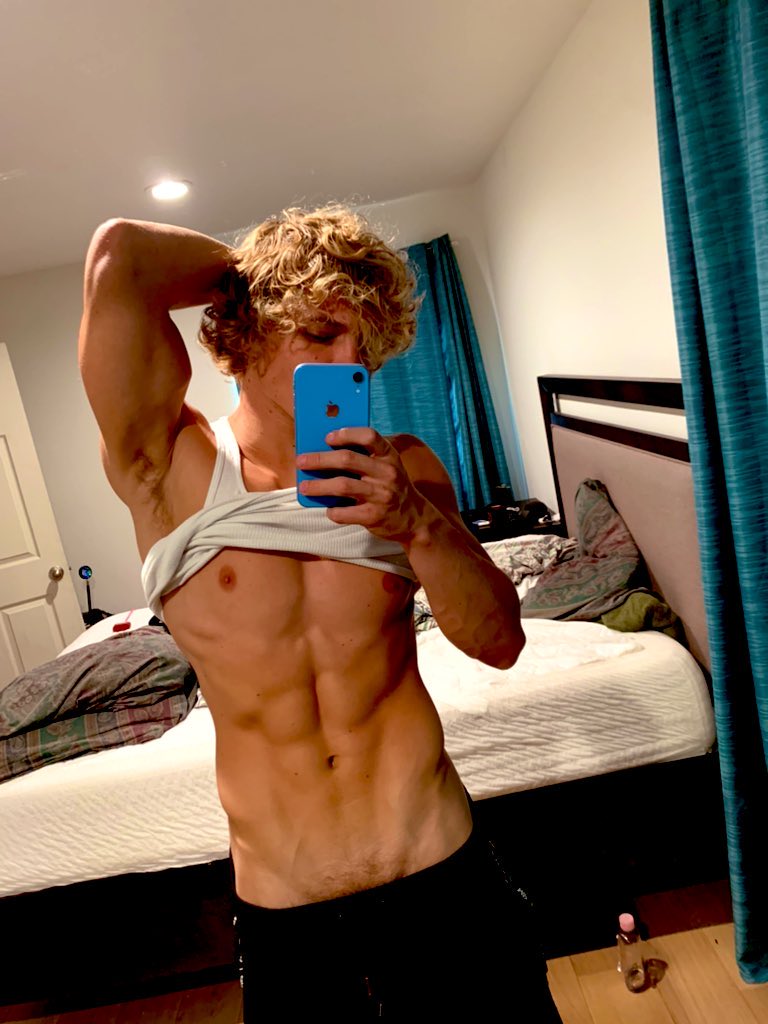 Good night 😘 say it back ⬇️