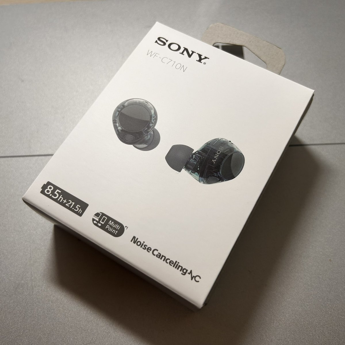 yamanohijp's tweet image. 今年の自分への誕プレが届いた。
S社退社後、毎年ひとつなにか購入しようと思ってはいても… 欲しいものがなく、数年ぶりのささやかな恩返し。
同時に #Bluetooth 送信機も購入し、昔の #walkman を勝手にBT対応にして遊んでる。
15年前？ #少女時代 とか入ってた(^^;;

#SONY WF-C710N
#グラスブルー